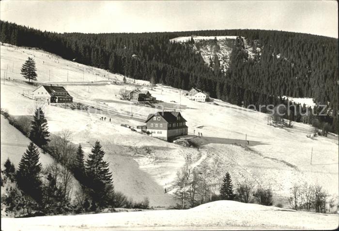 Krkonose Pec pod Snezkou popredi chata Racek