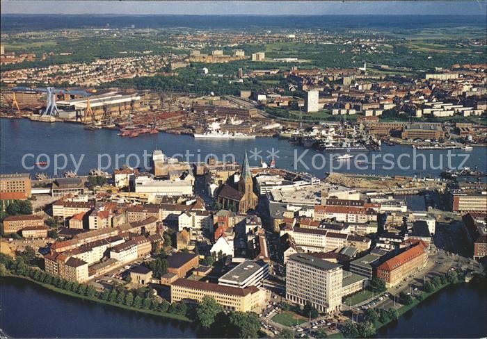 KIEL  CITY Innenstadt mit Blick auf Werften und Ostufer Fliegeraufnahme