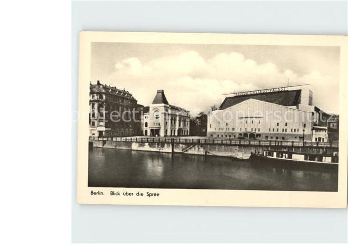 BERLIN  CITY Blick ueber die Spree