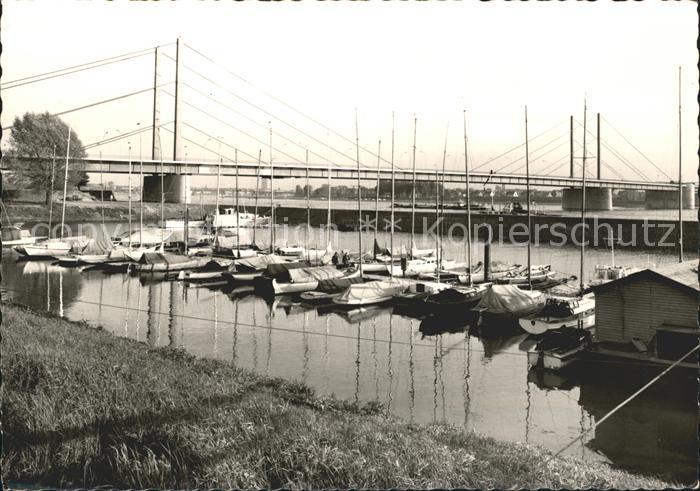 DuessELDORF  CITY Nordbruecke mit Jachthafen