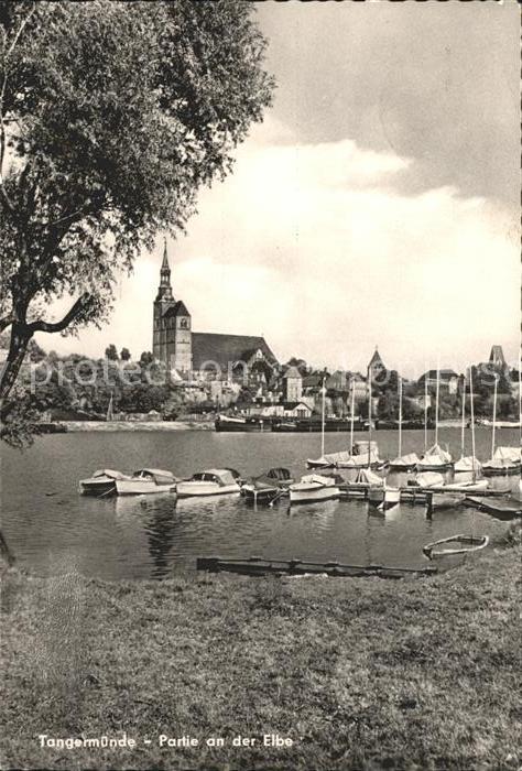 Tangermuende Partie an der Elbe Kirche Bootsliegeplatz