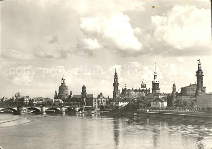 DRESDEN Elbe Altstadtblick von der Marienbruecke