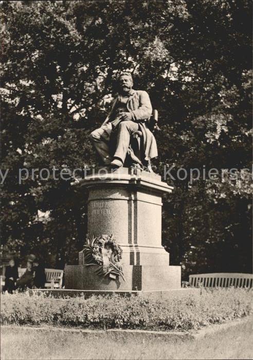 Neubrandenburg Fritz Reuter Denkmal