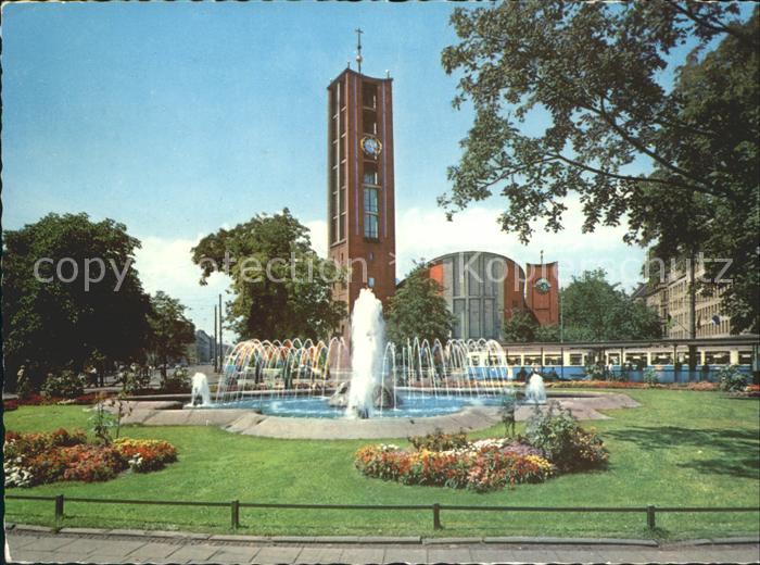 Muenchen Bayern Matthaeuskirche am Sendlinger Tor Platz Springbrunnen