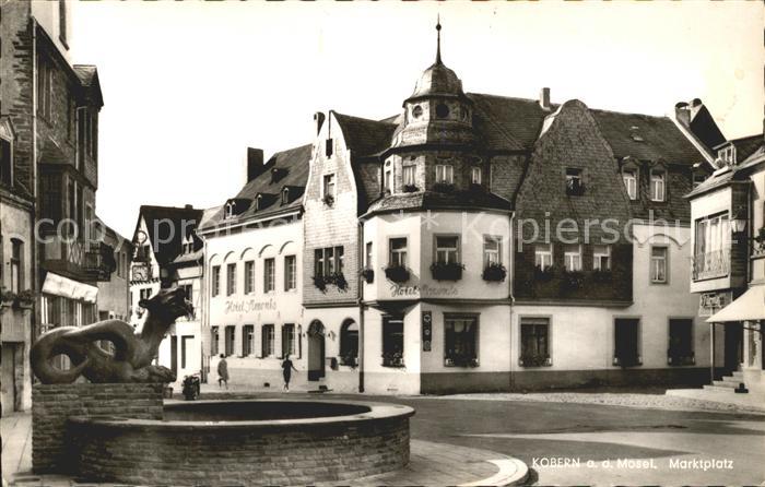 Kobern-Gondorf Marktplatz mit Brunnen