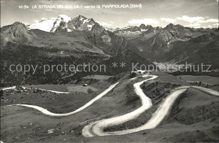 Sellajoch Strada del Sella verso la Marmolada Alpenpass