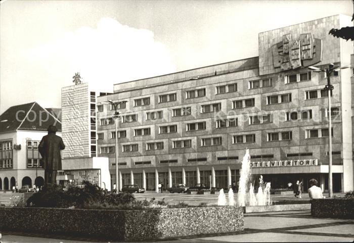 Neubrandenburg Hotel Vier Tore Denkmal Statue