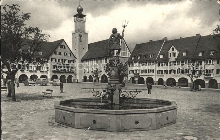FREUDENSTADT BW Neues Rathaus Neptunbrunnen
