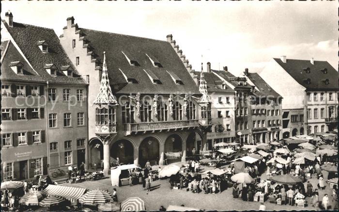 Freiburg Breisgau Markt vor dem Kaufhaus