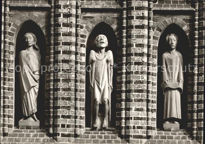 LueBECK  CITY die drei Figuren der Katharinenkirche