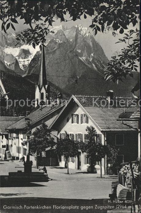 GARMISCH-PARTENKIRCHEN Bayern Floriansplatz mit Zugspitze