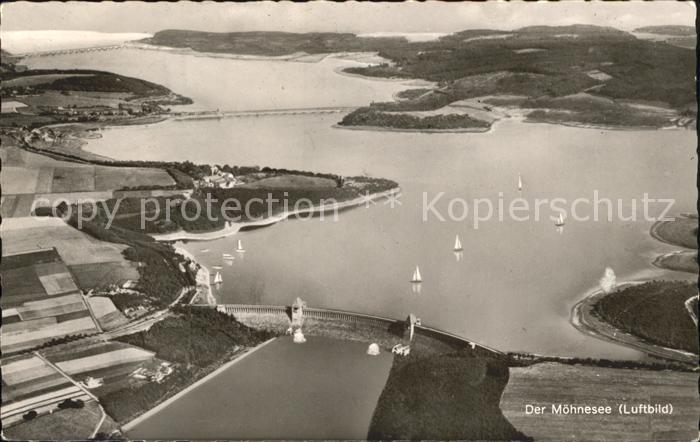 Moehnesee mit Talsperre Fliegeraufnahme