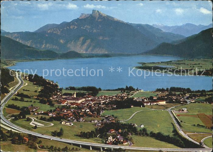 Mondsee Salzkammergut mit Schafberg Autobahn Salzburg Wien