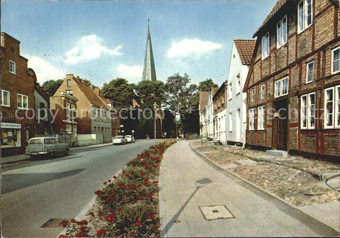 Travemuende Ostseebad Kurgartenstrasse mit Kirche