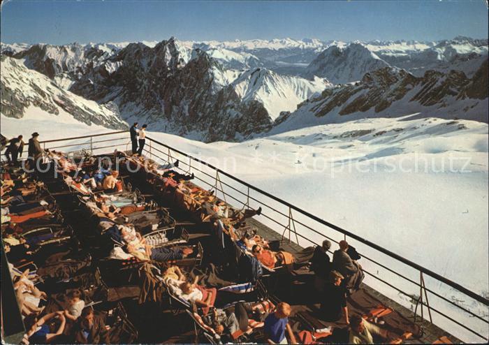 GARMISCH-PARTENKIRCHEN Bayern Hotel Schneefernerhaus Liegeterrasse mit Bayer Alp