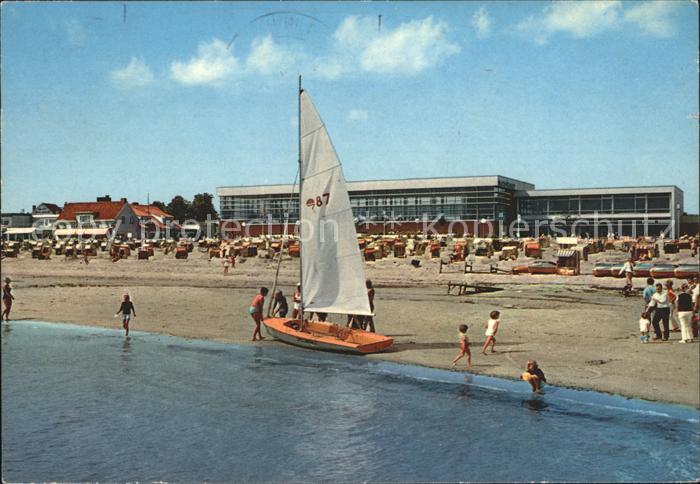 Groemitz Ostseebad Strand am beheizten Meerwasserbrandungsbad Segelschiff