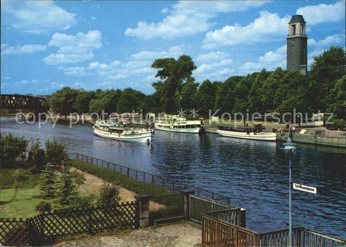 Spandau Lindenufer mit Rathaus Fahrgastschiffe