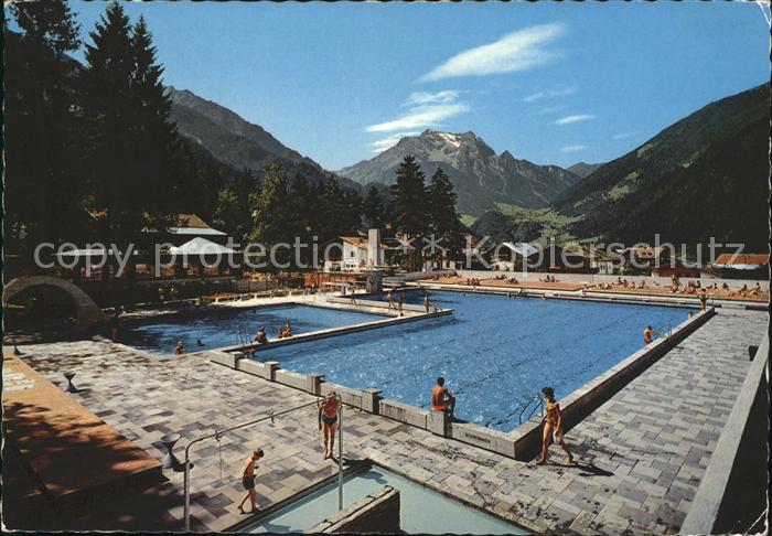 Mayrhofen Zillertal Waldschwimmbad mit Gruenberg