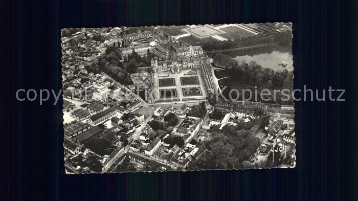 Fontainebleau Seine et Marne Chateau et la cour des Adieux vue aerienne