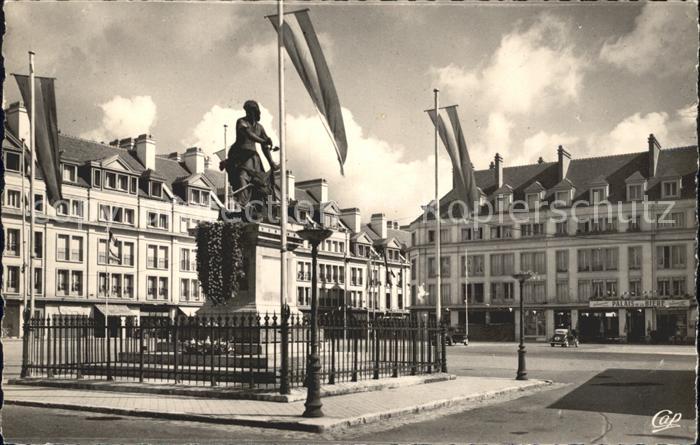 Beauvais 60 Place Jeanne Hachette Monument Statue