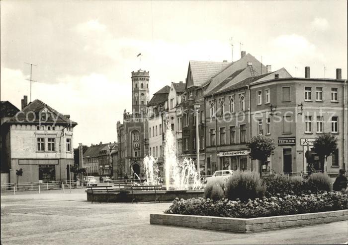 Meuselwitz Blick zum Rathaus Springbrunnen