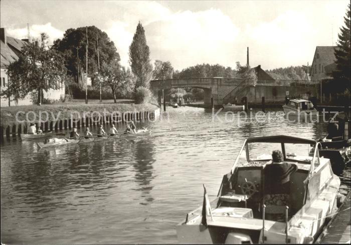 Canow An der Schleuse Ruderboot Motorboot