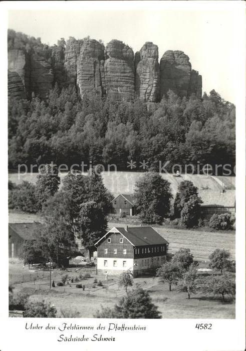 Koenigstein Saechsische Schweiz Unter den Felstuermen des Pfaffensteins Tafelber