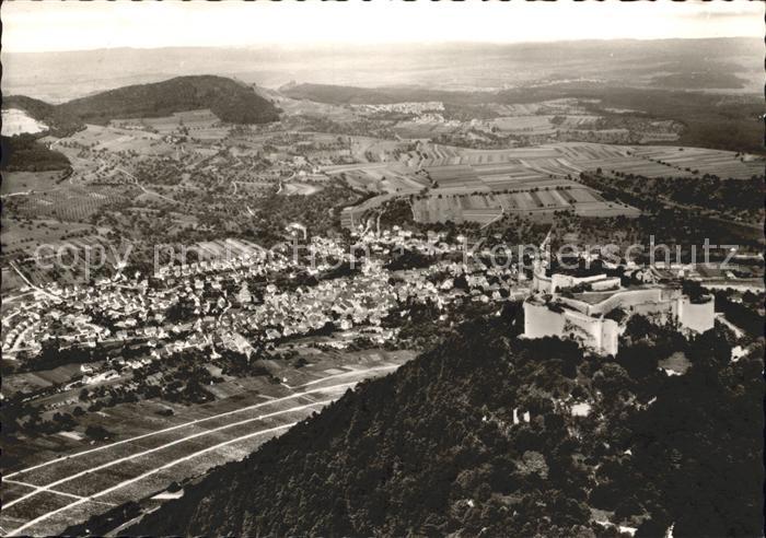 Neuffen mit Burg Hohenneuffen Fliegeraufnahme