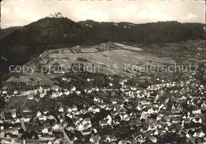 Neuffen mit Burg Hohenneuffen Fliegeraufnahme