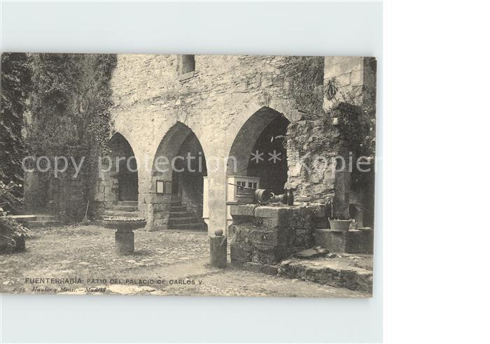 Fuenterrabia Hondarribia Patio del Palacio de Carlos V