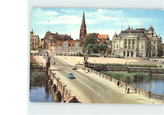 Schwerin Mecklenburg mit Dom und Theater Bruecke