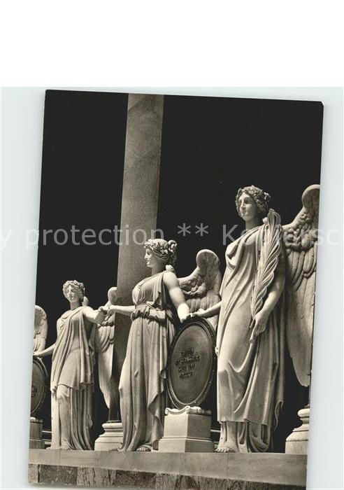 Kelheim Befreiungshalle Viktorien aus karrarischem Marmor