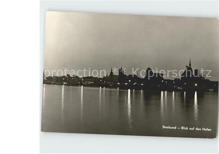 Stralsund Mecklenburg Vorpommern Hafenpartie bei Nacht