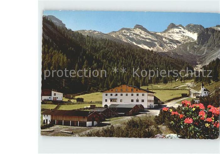 Stubaital Alpengastwirtschaft Schlicker Alm mit Hohem Burgstall und Sesselbahn