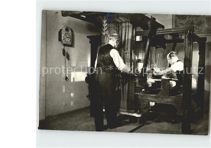 Grossschoenau Sachsen Heimatmuseum Damastzugstuhl in Betrieb