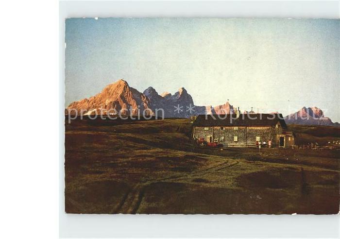 Radstaedter Huette am Rossbrand mit Torstein Mitterspitze und Hohem Dachstein