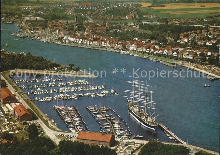 Travemuende Ostseebad Fliegeraufnahme Hafen Segelschiff