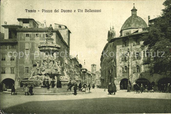 Trento Piazza del Duomo e Via Bellenzani Fontana