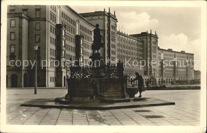 LEIPZIG Sachsen Wohnungsneubauten am Rossplatz mit Maegdebrunnen Messestadt