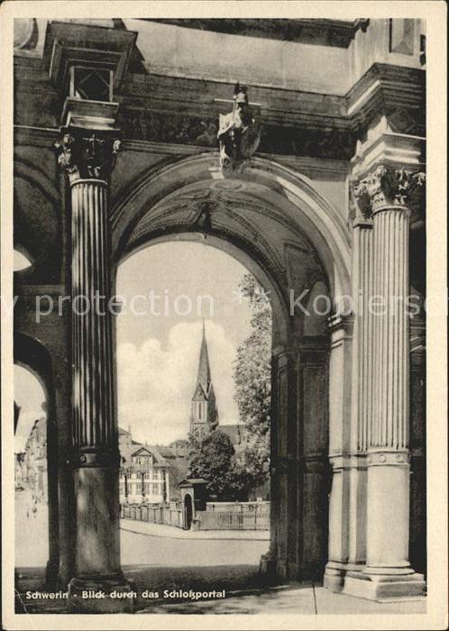 Schwerin Mecklenburg Blick durch das Schlossportal