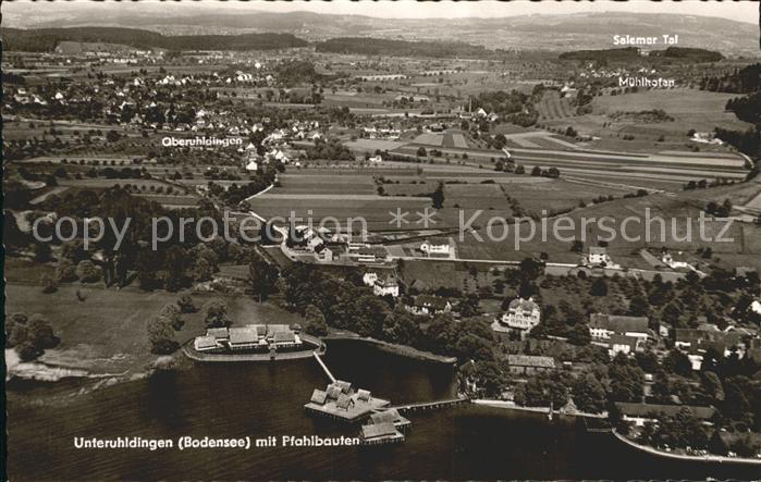 Unteruhldingen mit Pfahlbauten Bodensee Fliegeraufnahme