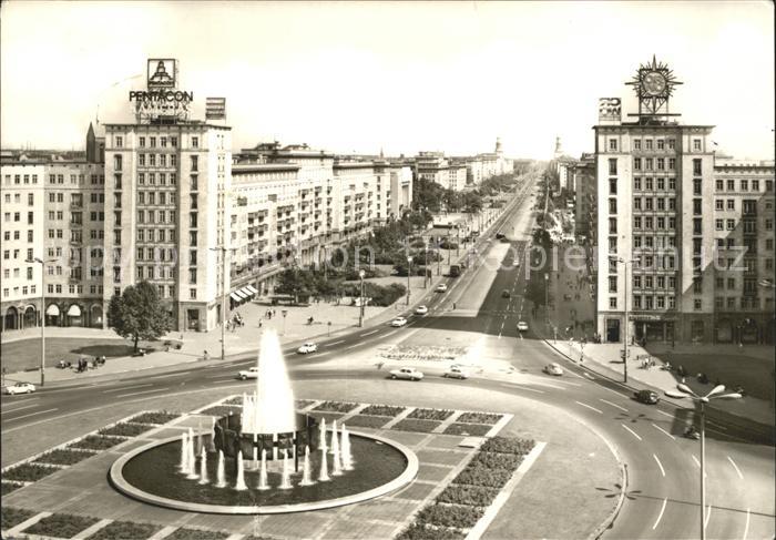BERLIN  CITY Karl Marx Allee Fontaene Blick auf Strausberger Platz Hauptstadt de