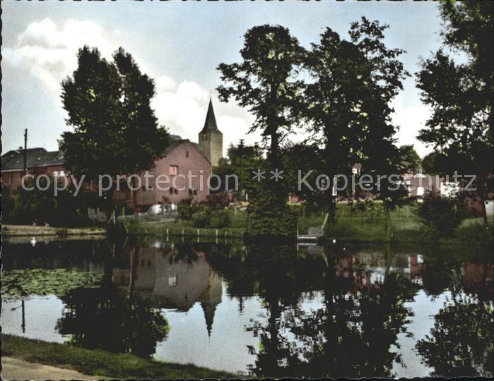 Niederkruechten Dorfweiher mit Kirche