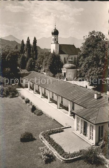Bad Heilbrunn Wandelhalle mit Kirche