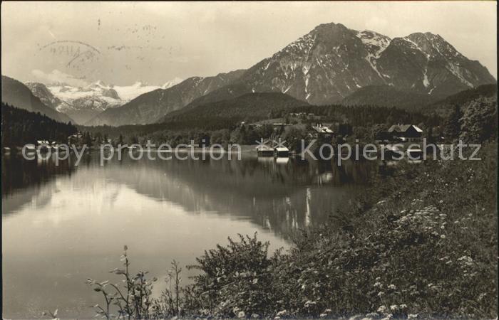 Altaussee Uferpartie am See mit Dachstein und Sarstein