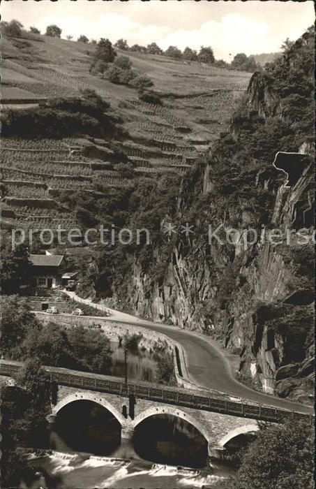 Walporzheim Weinhaus Zur Bunten Kuh Felsformation Eisenbahnbruecke