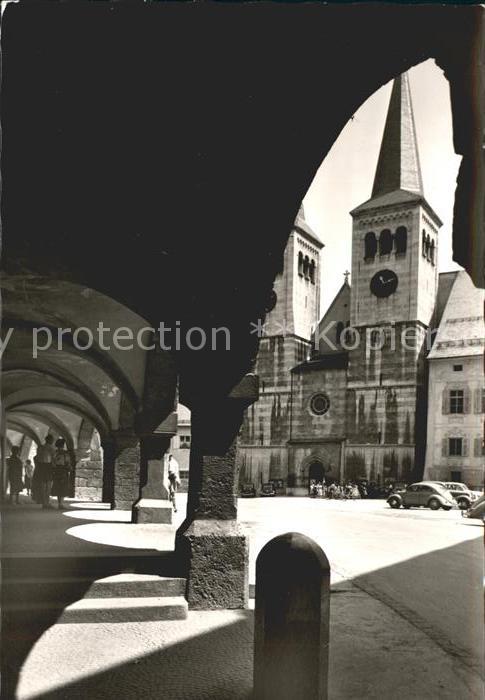 BERCHTESGADEN Bayern Schlossplatz mit Stiftskirche Arkaden