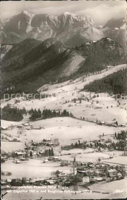 Pfronten Ostallgaeu Bayern Panorama Wintersportplatz mit Zugspitze Wettersteinge