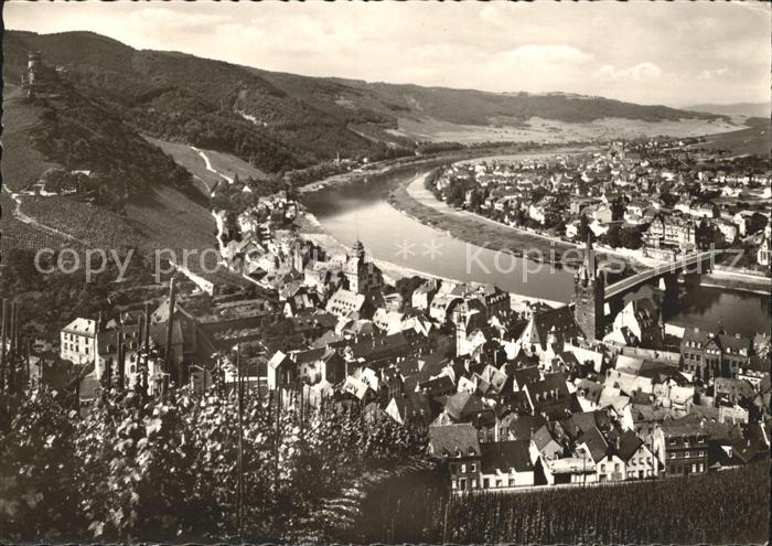 BERNKASTEL-KUES Berncastel Rheinland-Pfalz Panorama Mosel Bruecke