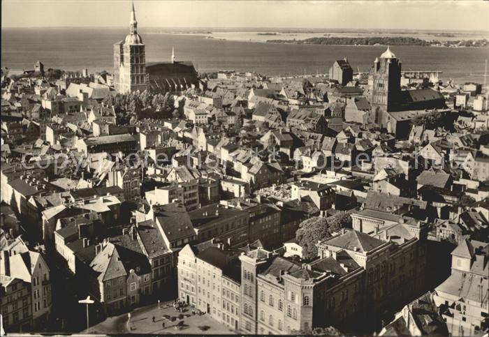Stralsund Mecklenburg Vorpommern Altstadt Serie Ostseestaedte der DDR Fliegerauf